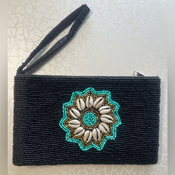 Hand beaded seashell wristlet purse - Picture 7 of 12